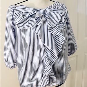 Off the shoulder bow shirt 💙